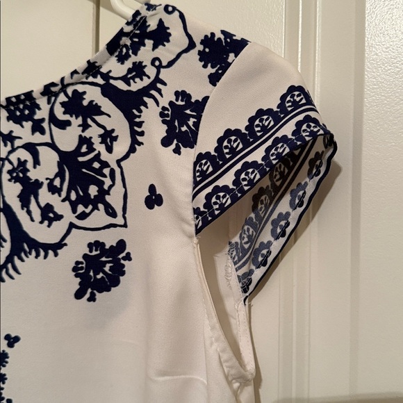 Dynamite Navy and White Patterned Blouse - Picture 5 of 5